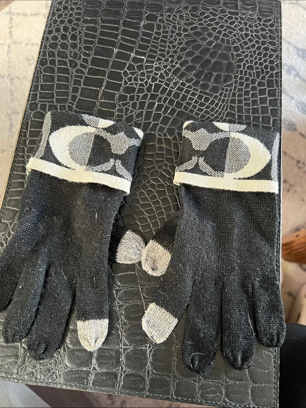 Coach sparkle knit gloves